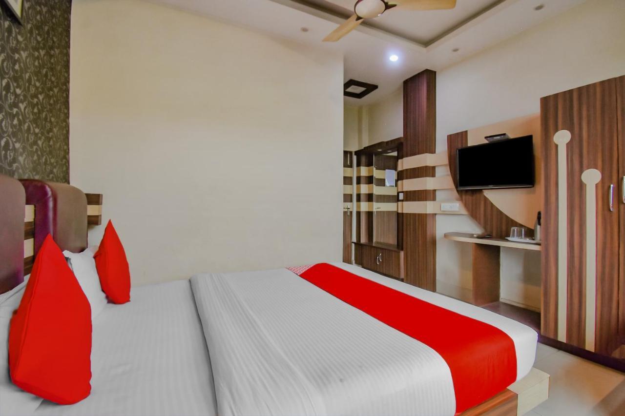 Oyo 1851 Hotel Sefali Deluxe Kalküta Dış mekan fotoğraf